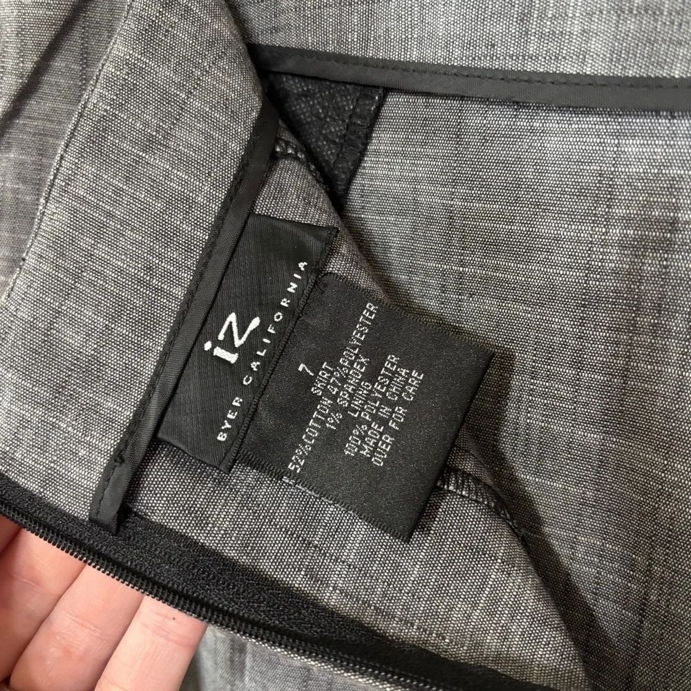 I.Z Byer California Dark Gray Business Office Skirt W/ Button Detail Size 7